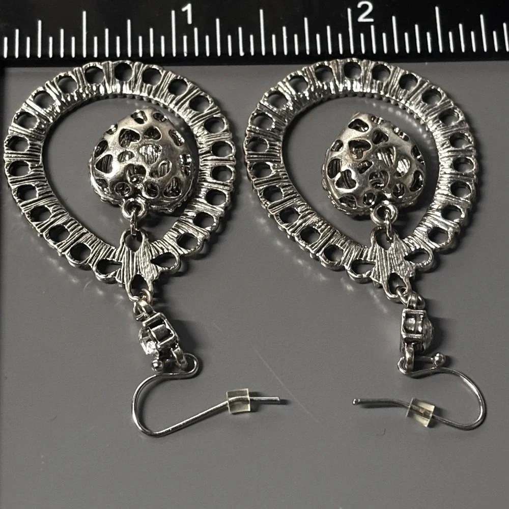 Silver Tone Rhinestone Heart Teardrop Filigree Dangle Earrings Pave‎ Pierced